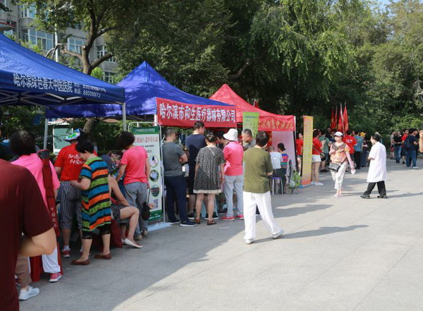 20190713365bet娱乐官网_线上365bet体育_bt365网上娱乐市委--同心广场-”我和祖国共成长“大型主题活动--义诊.jpg